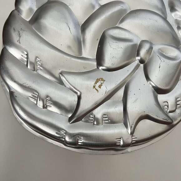 WILTON 1980 Easter Cake Pan Eggs In A Basket Cake Mold - Picture 4 of 9